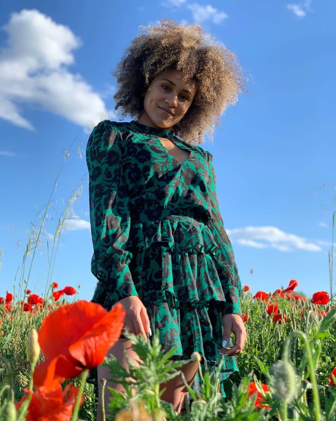 Johanelis HERRERA ABREUさんのインスタグラム写真 - (Johanelis HERRERA ABREUInstagram)「I couldn't pick one, so I'm gonna put all of them on 🌺 Happy Sunday ✨ ____________________________________________ #sunday #girl #flowers #papaveri #red #green #enjoylife #nature #picture #power #friends #model #maybe #poser #monselice #campo #dress #hairstyle #woman #womanstyle #modeling #chilling #chevere #biondina」6月14日 22時22分 - johanelisherrera