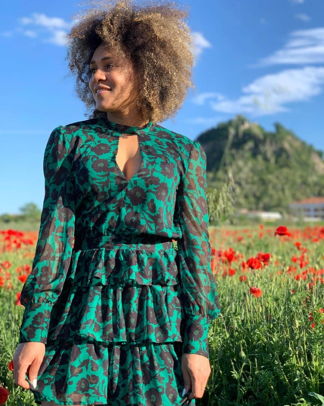 Johanelis HERRERA ABREUさんのインスタグラム写真 - (Johanelis HERRERA ABREUInstagram)「I couldn't pick one, so I'm gonna put all of them on 🌺 Happy Sunday ✨ ____________________________________________ #sunday #girl #flowers #papaveri #red #green #enjoylife #nature #picture #power #friends #model #maybe #poser #monselice #campo #dress #hairstyle #woman #womanstyle #modeling #chilling #chevere #biondina」6月14日 22時22分 - johanelisherrera