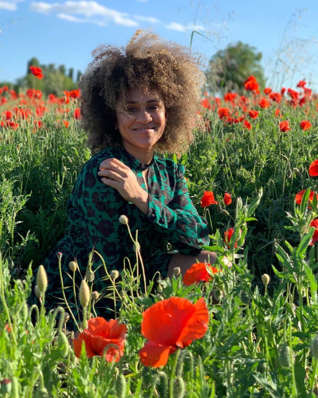 Johanelis HERRERA ABREUさんのインスタグラム写真 - (Johanelis HERRERA ABREUInstagram)「I couldn't pick one, so I'm gonna put all of them on 🌺 Happy Sunday ✨ ____________________________________________ #sunday #girl #flowers #papaveri #red #green #enjoylife #nature #picture #power #friends #model #maybe #poser #monselice #campo #dress #hairstyle #woman #womanstyle #modeling #chilling #chevere #biondina」6月14日 22時22分 - johanelisherrera