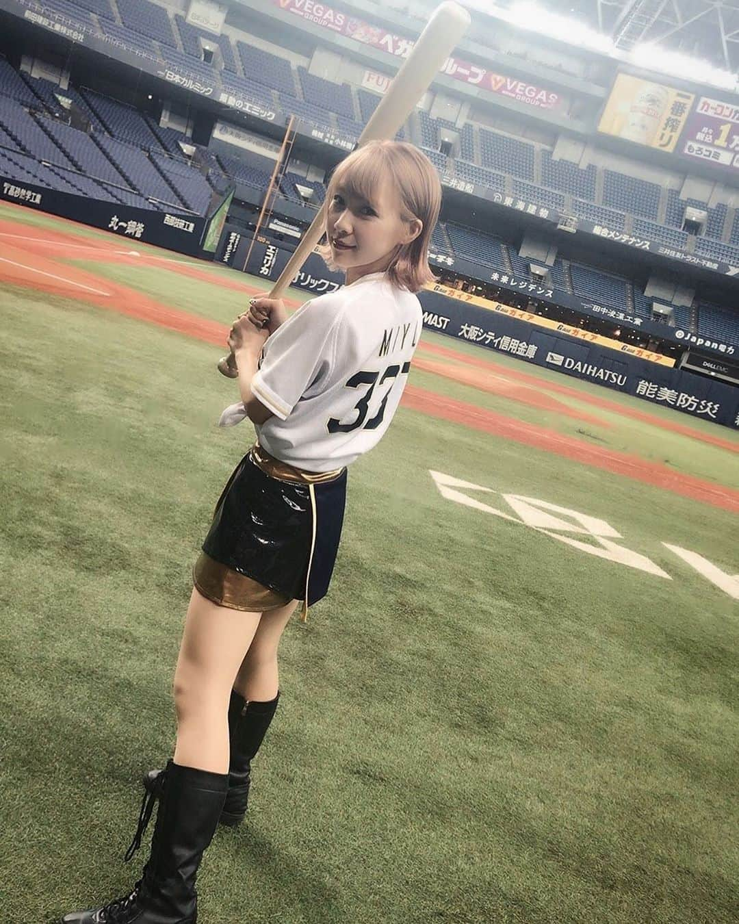 MIYUさんのインスタグラム写真 - (MIYUInstagram)「﻿ ﻿ ﻿ 懐かしい写真が出てきました⚾️🔥﻿ (…3年前です🤛🏻✨)﻿ ﻿ ﻿ ﻿ オンラインサイン会、﻿ 参加して頂いたみなさん﻿ ありがとうございました😊✨﻿ ﻿ ﻿ ﻿ 今回はCHAL、YUKINA、INAの﻿ 3人でした〜💜🍓🍤﻿ ﻿ ﻿ ﻿ いかがでしたか？？( ˆ ˆ )﻿ ﻿ ﻿ ﻿ ﻿ ﻿ ﻿ そしてそして、﻿ 今日でオリックス・バファローズは﻿ 練習試合が終了しました！！﻿ ﻿ ﻿ 開幕を待つのみ🔥🔥🔥﻿ ﻿ ﻿ ﻿ 楽しみっ！！﻿ ﻿ ﻿ ﻿ ﻿ ﻿ ﻿ #オリックス #Bs2020 #BsGirls #オリ姫﻿ #野球 #プロ野球 #オリックスバファローズ #超革新系﻿ #野球女子　#野球好き　#おうち時間　#練習試合﻿ #手洗いチャレンジ　#SAFEHandsパ　#NPB﻿ #ハートフル　#STAYHOME #うちで過ごそう﻿ #baseball #ORIX #Buffaloes #BINNOVATION﻿ #MIYU #miyu_337  #🐼」6月14日 22時27分 - miyu_bsgirls_337