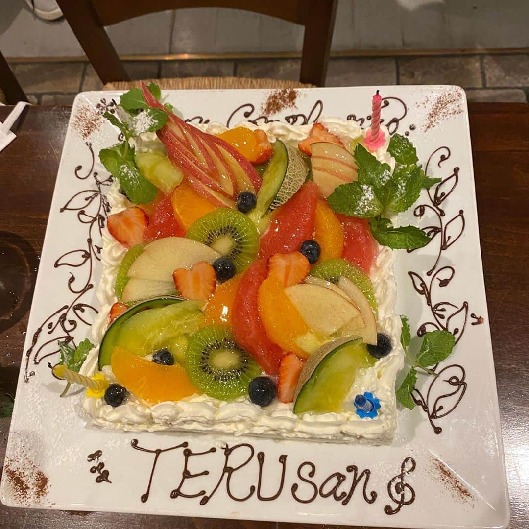 TERUさんのインスタグラム写真 - (TERUInstagram)「最高な夜でした^_^、 ありがとうございました😊  #おじさん9人の会 #久々の会食 #最高 #コロナ拡散予防 #たいせつ」6月14日 22時47分 - glay__teru