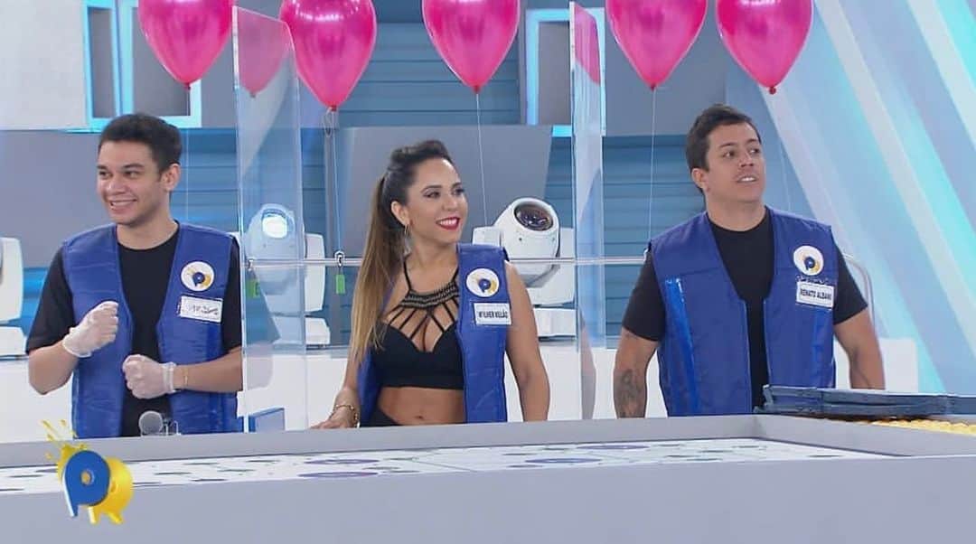 Mulher Melãoのインスタグラム：「Hoje tem @domingo_legal com @celsoportiolli fiquei Ligado aí as 11:00 h da manhã 😂」