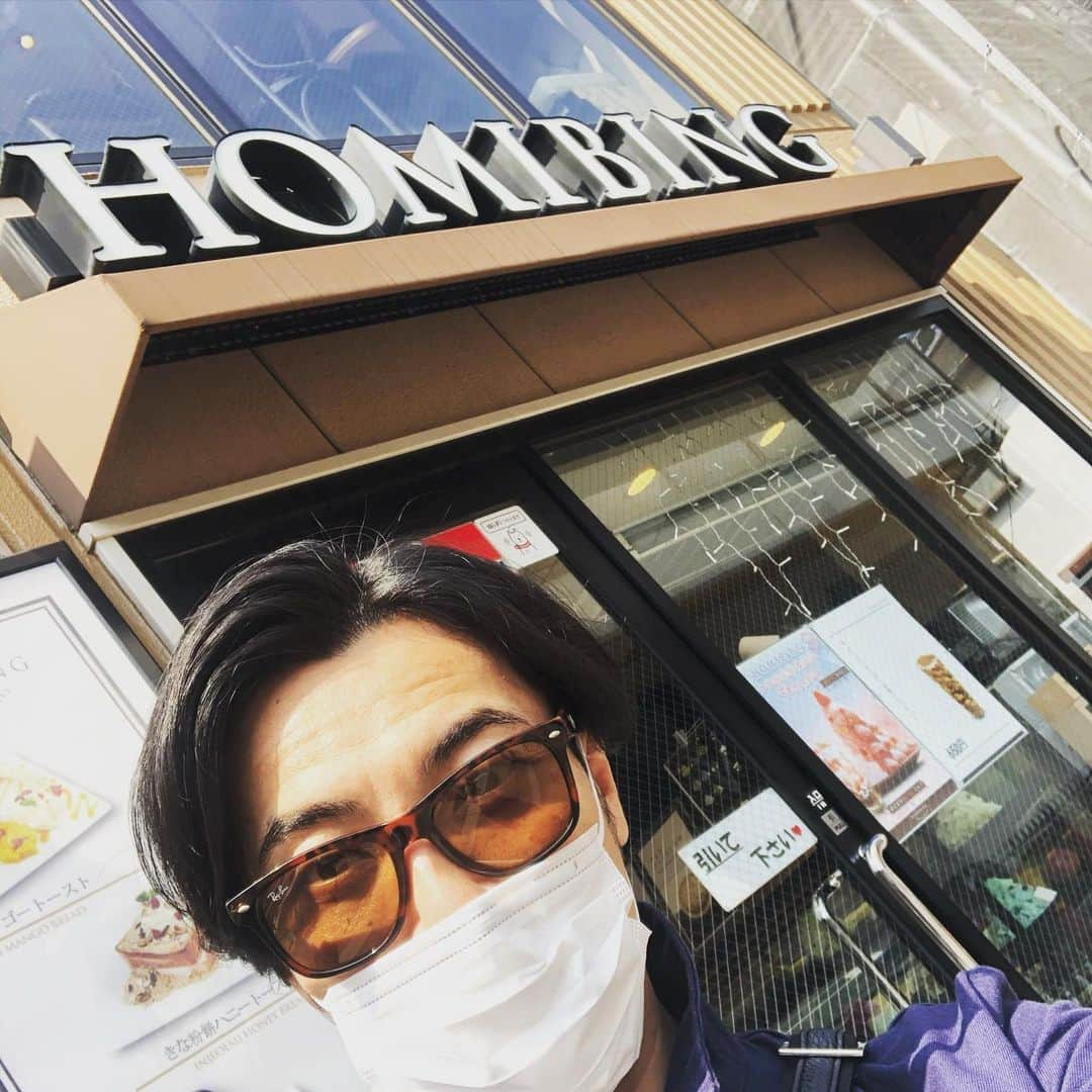 堤太輝さんのインスタグラム写真 - (堤太輝Instagram)「新大久保編 『HOMIBING』新大久保1号店 暑くなってきたから🍧編 生マンゴーホミビンとチョコブラウニーホミビン🍧  表参道2号店にはパンケーキがあるみたいだけど1号店にはないのでパンケーキはまた今度✨  新大久保をブラ🚶‍♂️ブラして暑くなってきたら休憩がてらお茶して🍧を食べたら最高よ🤤  韓国のかき氷を一般的なかき氷と同じだと思っている人がいるけど。。 違うからねw かき氷とアイスクリームの中間に近いからね！ まぁ食べ比べてみなよ😁  #新大久保 #新大久保グルメ  #新大久保スイーツ  #新大久保カフェ  #新大久保かき氷 #韓国グルメ #韓国料理  #homibing  #homibing新大久保  #homibing1号店 #homibingかき氷 #homibing表参道  #ボミビン #ホミビン #ホミビン新大久保  #かき氷 #生マンゴーホミビン #チョコブラウニーホミビン #韓国好きと繋がりたい  #韓国料理好きな人と繋がりたい  #韓国へ早く行きたいな」6月14日 22時49分 - 223_taiki