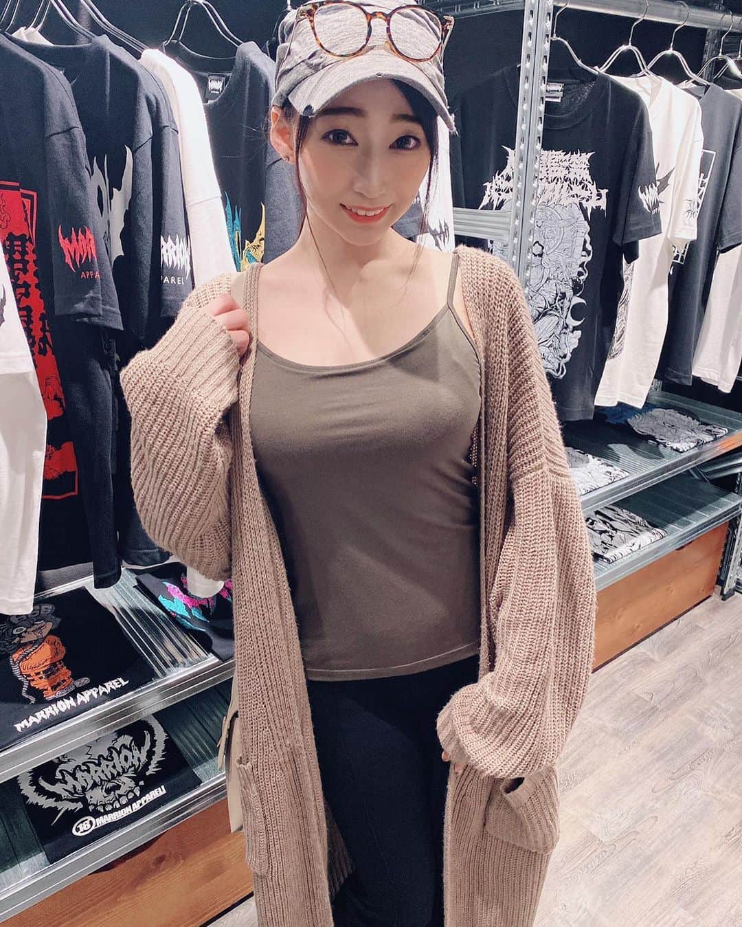 のインスタグラム：「・ ・ ・ 今日は来月7月上旬オープン予定の マリオンアパレル新宿歌舞伎町本店さんの 店舗お披露目レセプションに遊びに行きました✨✨ ・ (写真で着てるTシャツはSサイズ)」