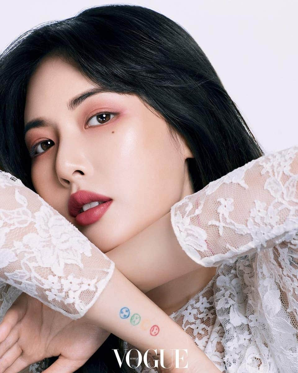 Just a girlさんのインスタグラム写真 - (Just a girlInstagram)「HyunA @hyunah_aa For VOGUE Korea Magazine May Issue 2020 💛 . . . . . #현아  #HyunA #김현아 #KimHyunAh #おしゃれ #オシャレ #いいね返し #フォロー #韓国人 #韓国 #セルカ #自撮り #ファッション #フォロー #일상#셀카#셀스타그램#오늘의훈남#얼스타그램#훈남#셀피#koreangirl#f4f#선팔하면맞팔#좋반#좋아요#선팔#맞팔#오늘의훈녀#훈녀#협찬」6月14日 22時58分 - cecithegirl