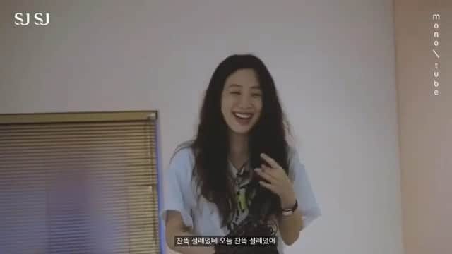 チョン・リョウォンのインスタグラム：「아니.. 그래서 수니랑 싸웠냐 안싸웠냐 사이가 실제 좋은거냐 안좋은거냐.. dm으로 엄청 받거든요... . 맞아요  우리 엄청 싸우긴 하지만. 그렇게 열렬히 싸우는것도 서로에 대한 신뢰. 그리고 애정이 있어서 그런거에요. ... 그리구 얼마나 행복해요. 내가 가장 내자신다울수 있을때 그리고 그것을 친구 앞에서 다 보여줬는데도 불구하고 하나도 부끄럽지 않을때 얼마나 행복하게요. . #Repost @sjsjofficial ・・・ [SJSJ 20 Summer Capsule Collection] Life is a Journey ; Artistic Escape - 려원과 그녀의 절친이자 아티스트인 임수미와의 브이로그 #2 그녀들의 우정에 대한 진솔한 이야기 - 매주 토요일 오전 10시 더한섬닷컴과 모노튜브 유튜브에서 만나보세요. - #SJSJArtisticEscape #SJSJ #에스제이」