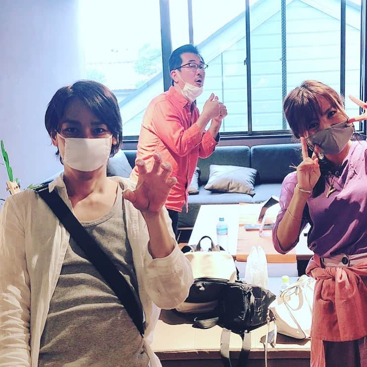 谷本貴義のインスタグラム：「久々に松澤由美さん、高橋洋樹さんとお会いする♪今日の僕のマスクは  #アベノマスクではないです」