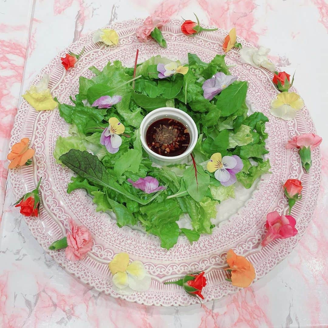 神沢有紗さんのインスタグラム写真 - (神沢有紗Instagram)「食べ物全部に食べれるお花のってて可愛かった🥰」6月14日 23時19分 - arisa_kanzawa