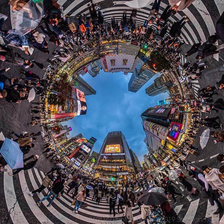 Official RICOH THETAさんのインスタグラム写真 - (Official RICOH THETAInstagram)「We are in love with this amazing Planet Tokyo captured by @samrohn 🗼Show us your favorite place with the #theta360!」6月15日 10時21分 - theta360official