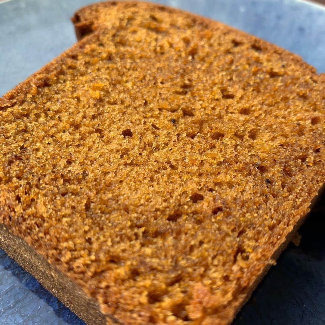 住吉美紀さんのインスタグラム写真 - (住吉美紀Instagram)「おはようございます！ Pumpkin bread🎃パンプキンブレッド焼いてみました！鹿児島産のカボチャで。 めっちゃ美味しくできた！ブレッドになっても出るカボチャのホクホク感。そして、このカボチャとっても美味しい〜。 #BlueOcean #tokyofm #鹿児島夏野菜 #カボチャ #パンプキンブレッド #pumpkinbread」6月15日 8時57分 - miki_sumiyoshi