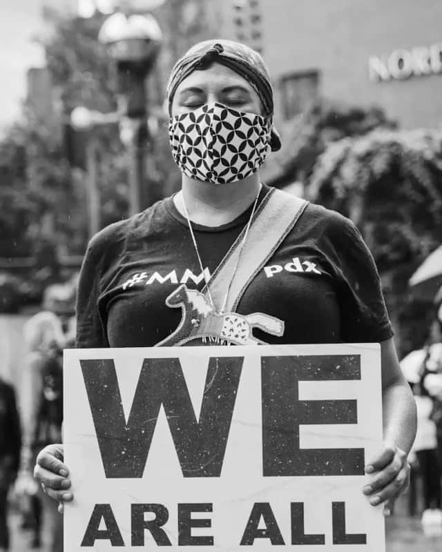 ナタリア・コルドバ・バックリーのインスタグラム：「in·ter·con·nect·ed·ness ... is the message. Gracias  @josue_foto por tu hermoso trabajo y creatividad. ・・・ “Their struggle is our struggle. If Black Lives Matter makes change, we know that’s going to make change for our communities. Not only for our Native people but we have so many people in our community that are Black and Native. We have relatives that are Black and Native. So we are there, we need to be in solidarity. This country was built upon a premise that all people are equal and should have the right to liberty and should have the right to freedom. We understand that because we lived those ways prior to colonists coming to this continent, we need to bring that back. We are here, we are standing in solidarity with Black Lives Matter.” . Laura John @mama_lo_j (Blackfeet and Seneca) . #blacklivesmatter」