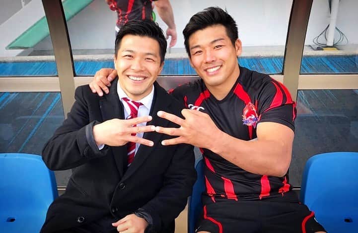 君島良夫のインスタグラム：「Used to hate playing against this guy and then really loved playing alongside. Learned a lot from him on/off the pitch. I thought he was going to play forever. Congrats to @taka10301983 on an epic carrer. See you in our next chapter.」
