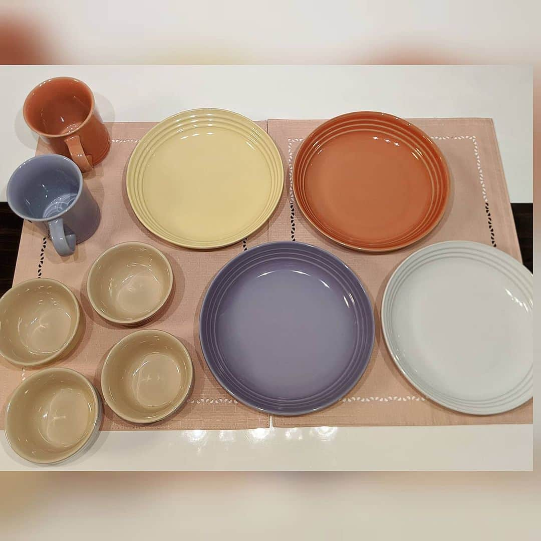 雨宮めるさんのインスタグラム写真 - (雨宮めるInstagram)「@lecreusetjapon で一目惚れ。 食器をオトナ買いするのは人生初♪  #lecreuset #ルクルーゼ #可愛い食器 #映える食器 #ポップな食器 #洋食器 #カラフルな食器 #伊勢丹新宿店 #期間限定 #sale中 #自炊生活 #おしゃれな自炊に憧れる #おしゃれなお皿が欲しい」6月15日 9時02分 - amamiya_melty