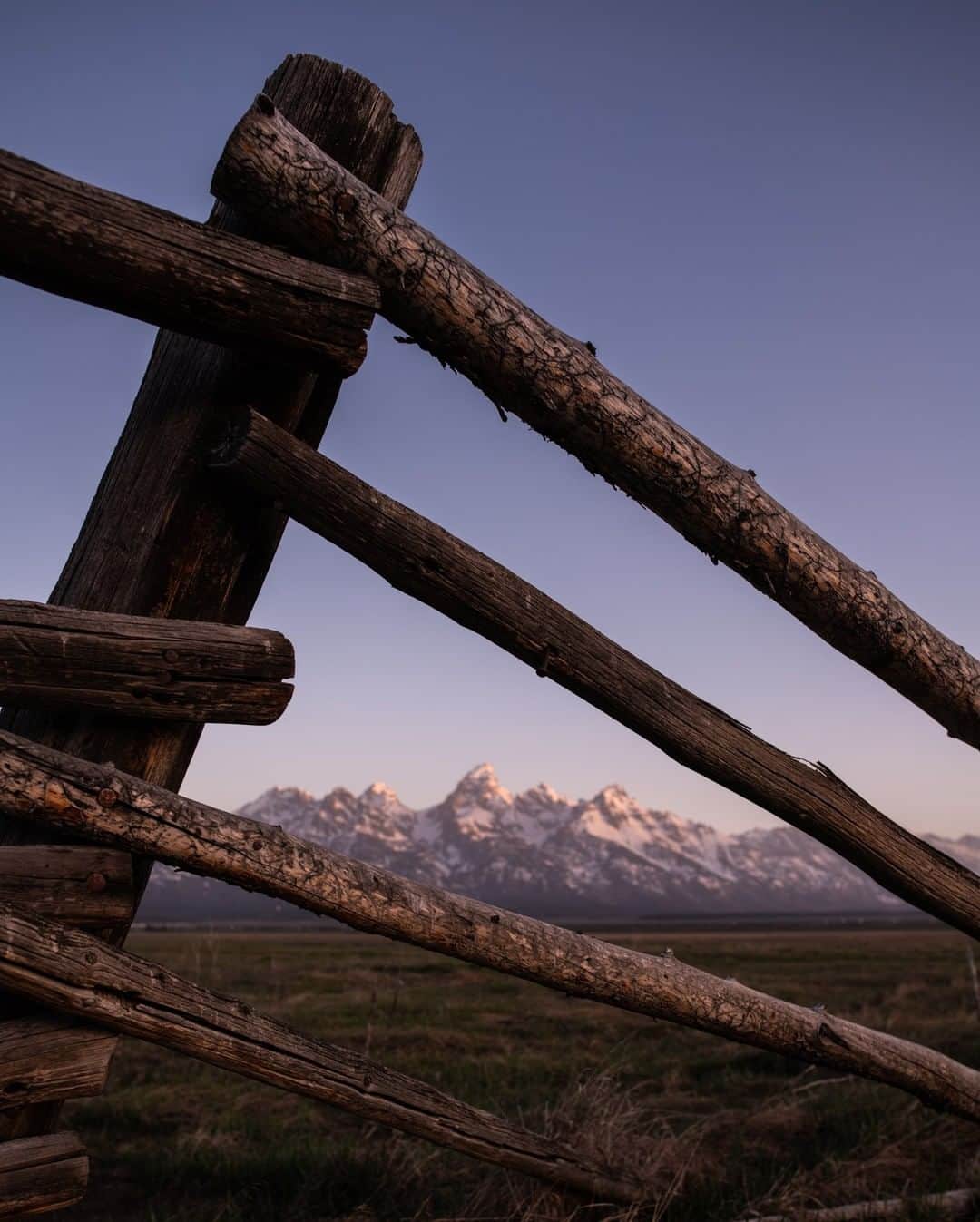 National Geographic Travelさんのインスタグラム写真 - (National Geographic TravelInstagram)「Photo by @taylorglenn | Relics from another era frame the Tetons at dawn. These old structures have many stories to tell. Early settlers in the area erected fences, tilled the land, and tried their best to make a life here. It is hard to imagine how difficult it must have been. Follow @taylorglenn for more from Jackson Hole and beyond. #wyoming #grandtetonnationalpark #JacksonHole」6月15日 9時04分 - natgeotravel