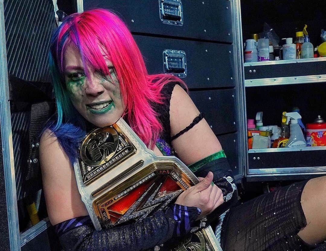 WWEさんのインスタグラム写真 - (WWEInstagram)「@wwe_asuka leaves #WWEBacklash still your #WWERaw Women’s Champion, but is she happy with the result?」6月15日 9時21分 - wwe