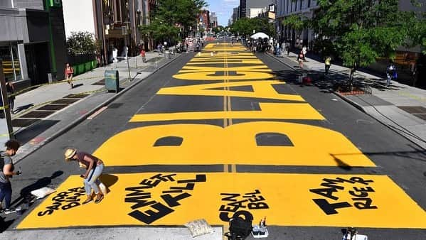 ファボラスさんのインスタグラム写真 - (ファボラスInstagram)「1st BLACK LIVES MATTER Mural in NYC ✊🏾 Fulton St.  Bedford Stuyvesant, Brooklyn  NY  #BlackLivesMatter #BrooklynForever」6月15日 9時42分 - myfabolouslife