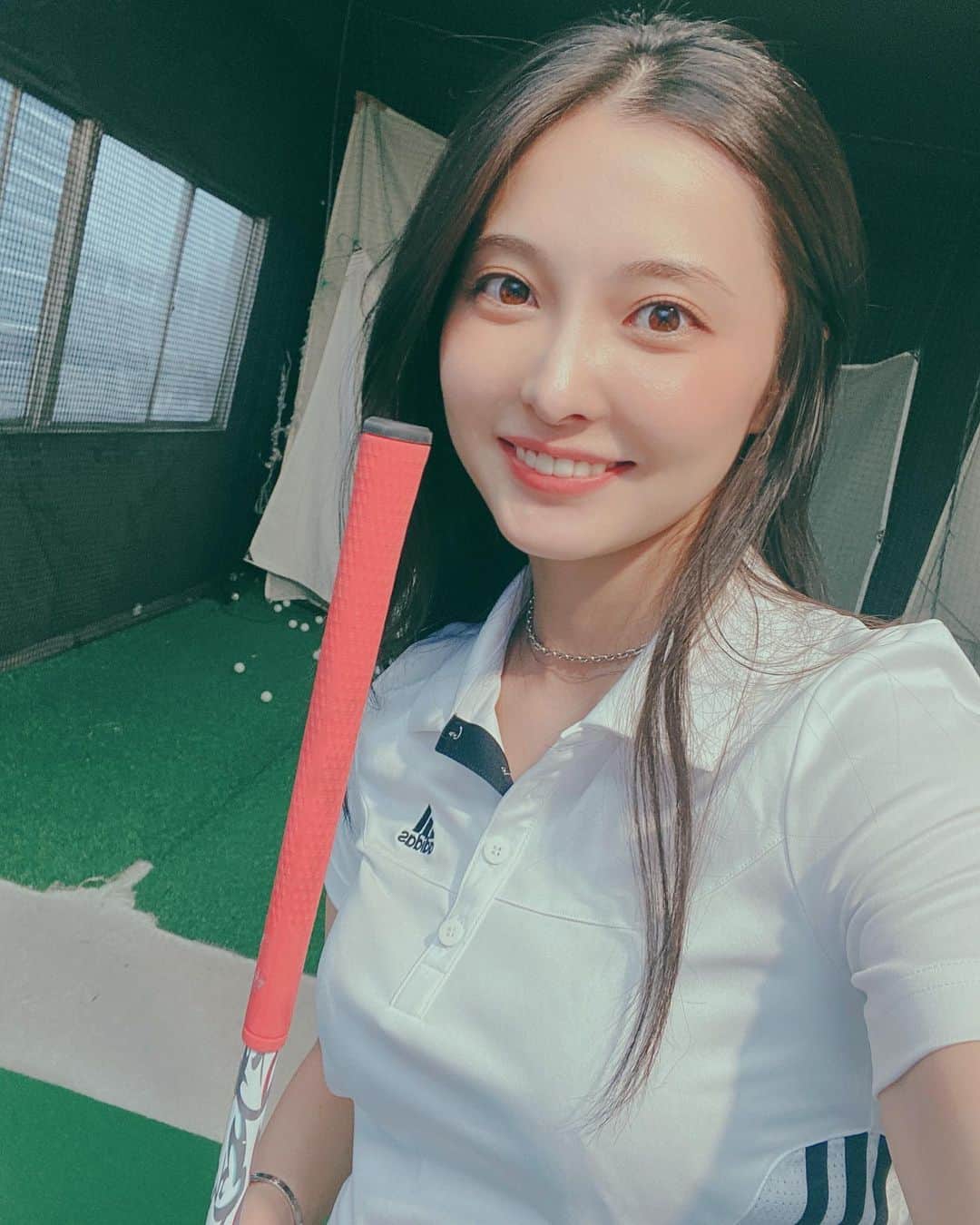 大石絵理のインスタグラム：「またまたゴルフレッスン⛳️ 今回は顔のおっきなクラブ(言い方がわからない笑)の練習しましたよ😌」