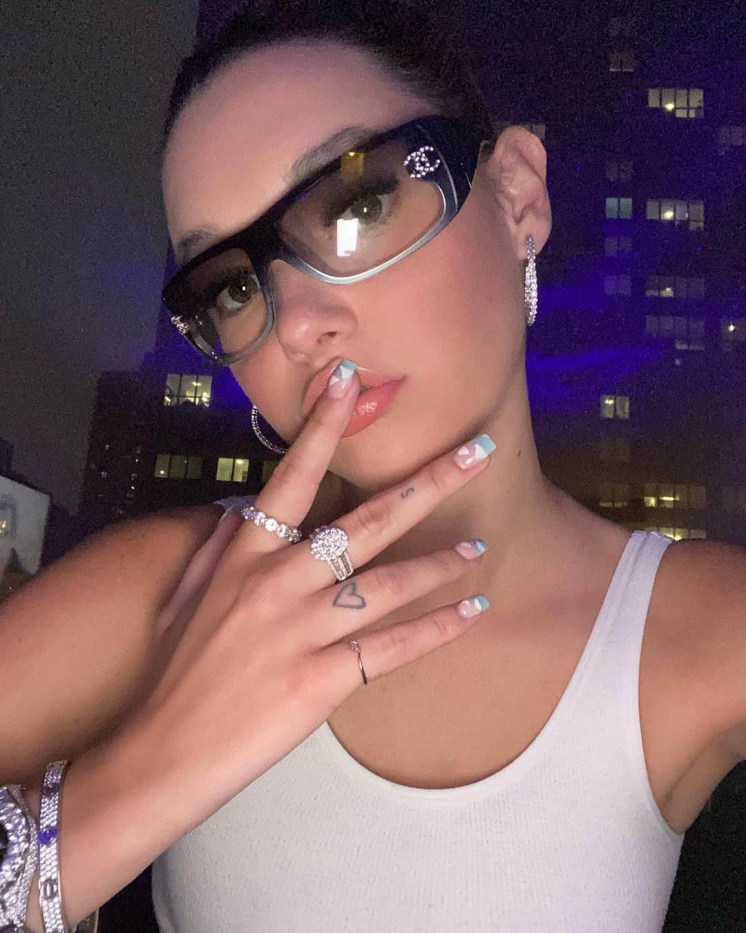 サラ・スナイダーのインスタグラム：「Came from the bottom, beat some cases they'll  love to see me fall」