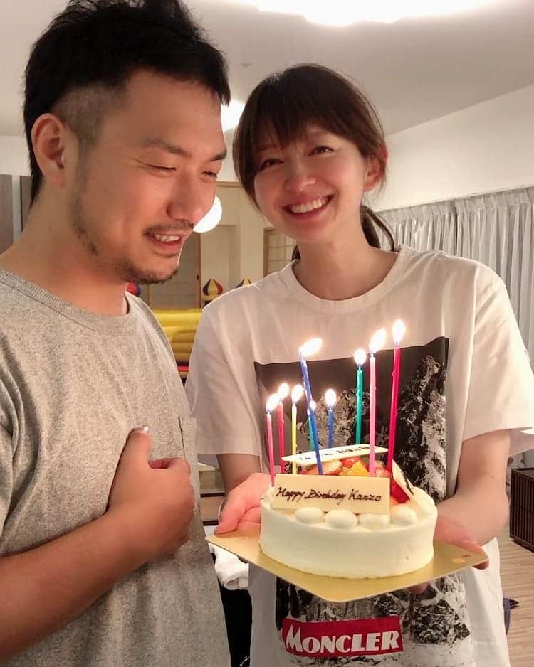 堀田奈津水のインスタグラム：「6月12日は鑑三さん36歳の誕生日でした🎂  一人で準備する余裕がなかったので、お友達家族の力をお借りてお祝いしました㊗️ 鑑三さんすごく喜んでた🥰みんなありがとう💘  #産後のボロボロ感  #隠しきれない #毎日眠たい」