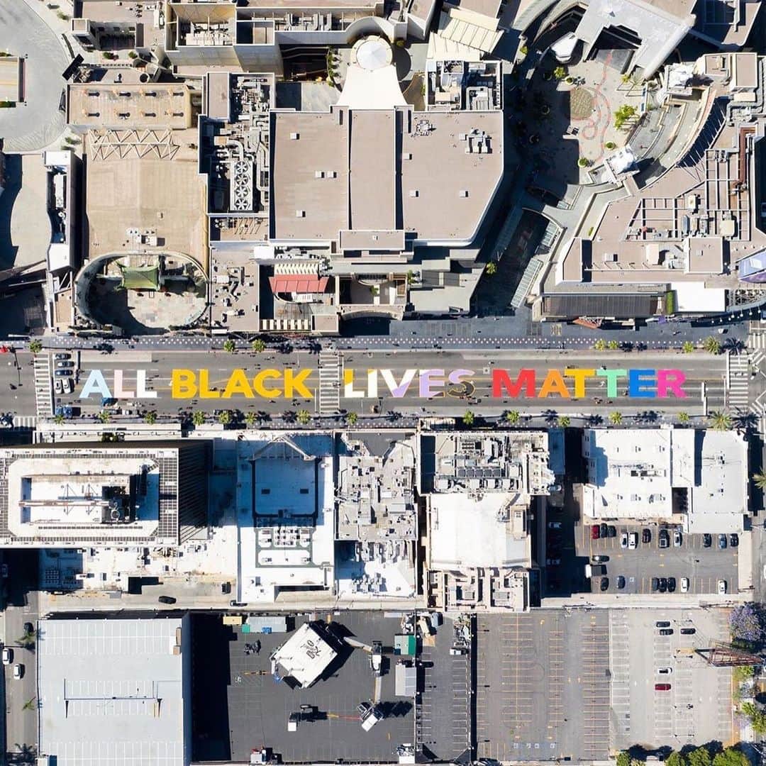 カーラ・デルヴィーニュのインスタグラム：「📍Hollywood Blvd. What a beautiful sight. #AllBlackLivesMatter」
