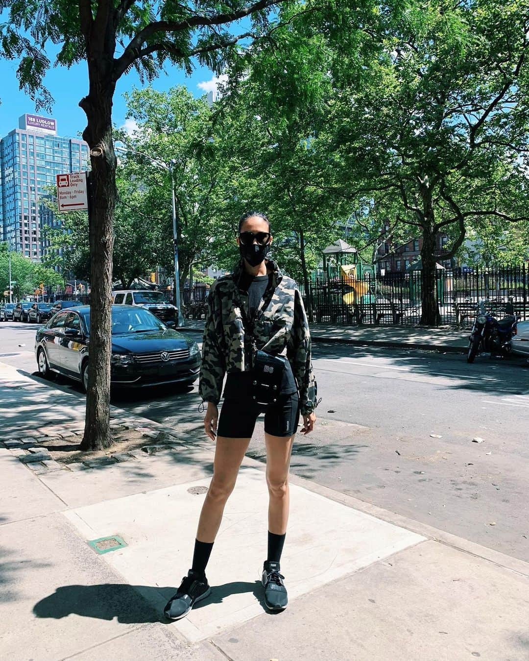 金原杏奈のインスタグラム：「Best season in New York 💚💙💚💙 ニューヨークらしい季節の到来！！」