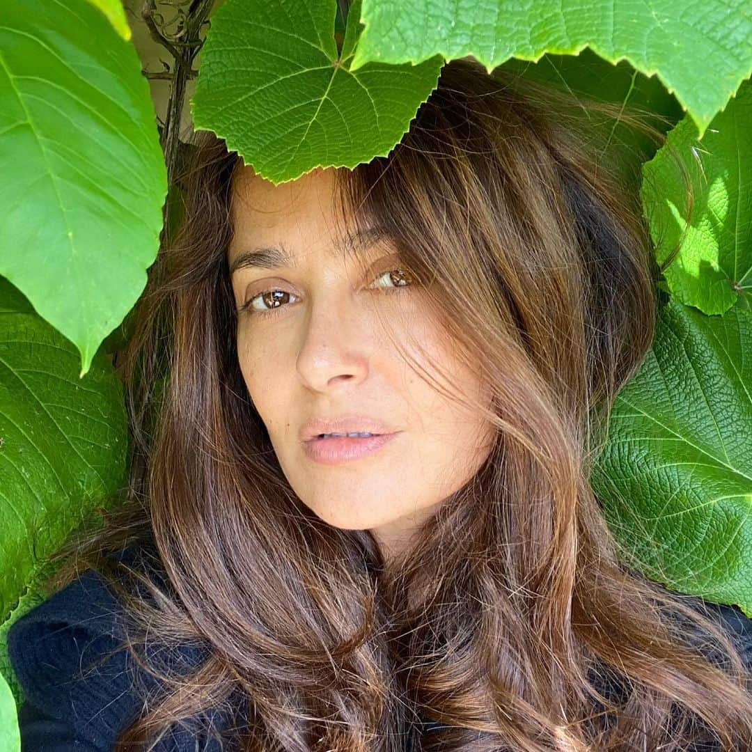 サルマ・ハエックさんのインスタグラム写真 - (サルマ・ハエックInstagram)「#selfiesunday  #nofilter #nature」6月15日 1時23分 - salmahayek