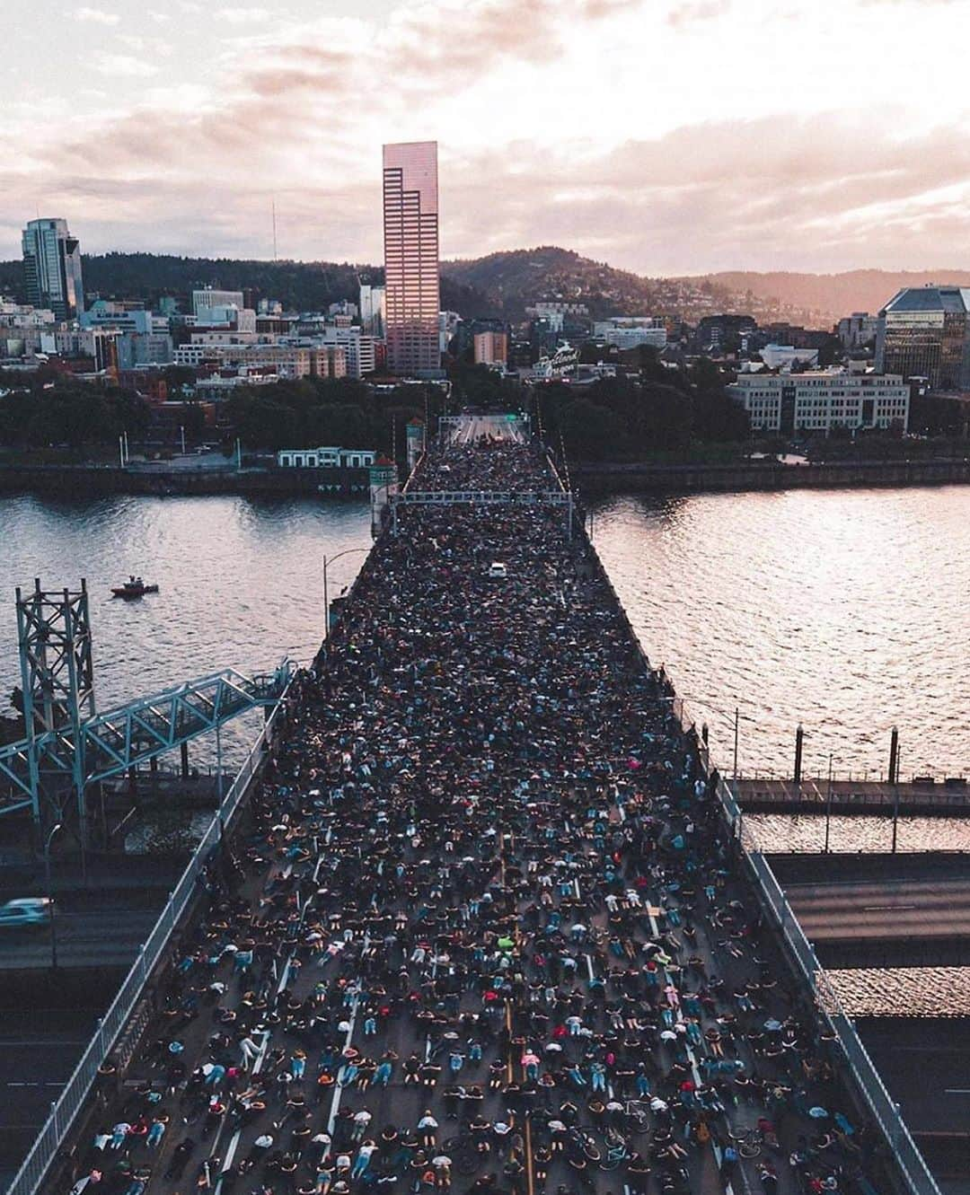 ケビン・ラブさんのインスタグラム写真 - (ケビン・ラブInstagram)「📍Portland. 🙏🏻🙏🏻🙏🏻」6月15日 1時17分 - kevinlove