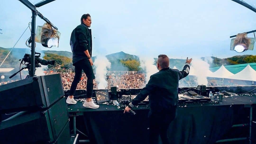 SICK INDIVIDUALSのインスタグラム：「Playing this INTRO ID for a while now! 🙌🏻 Should we make it into a TRACK ?! 🔥 #sickmusic #newmusic」