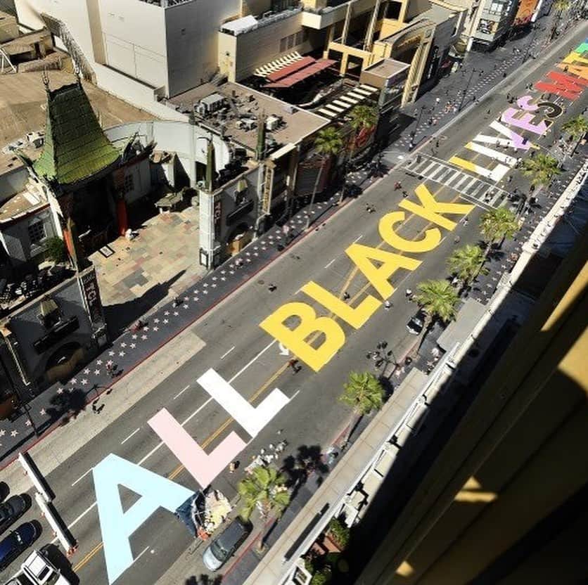 レスリー・フェラさんのインスタグラム写真 - (レスリー・フェラInstagram)「So proud of my city!! “All Black Lives Matter” was painted in a rainbow of colors along a stretch of Hollywood Boulevard in front of the Dolby Theatre in Hollywood on Saturday. #unitedwestand」6月15日 1時33分 - mslesleyfera