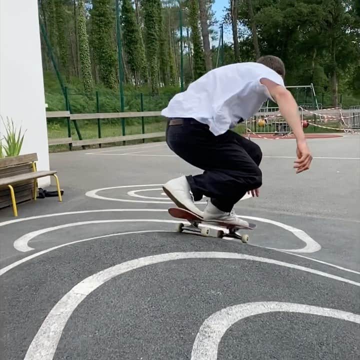 ヴィンセント・ミルウ のインスタグラム：「〰️ 〰️」