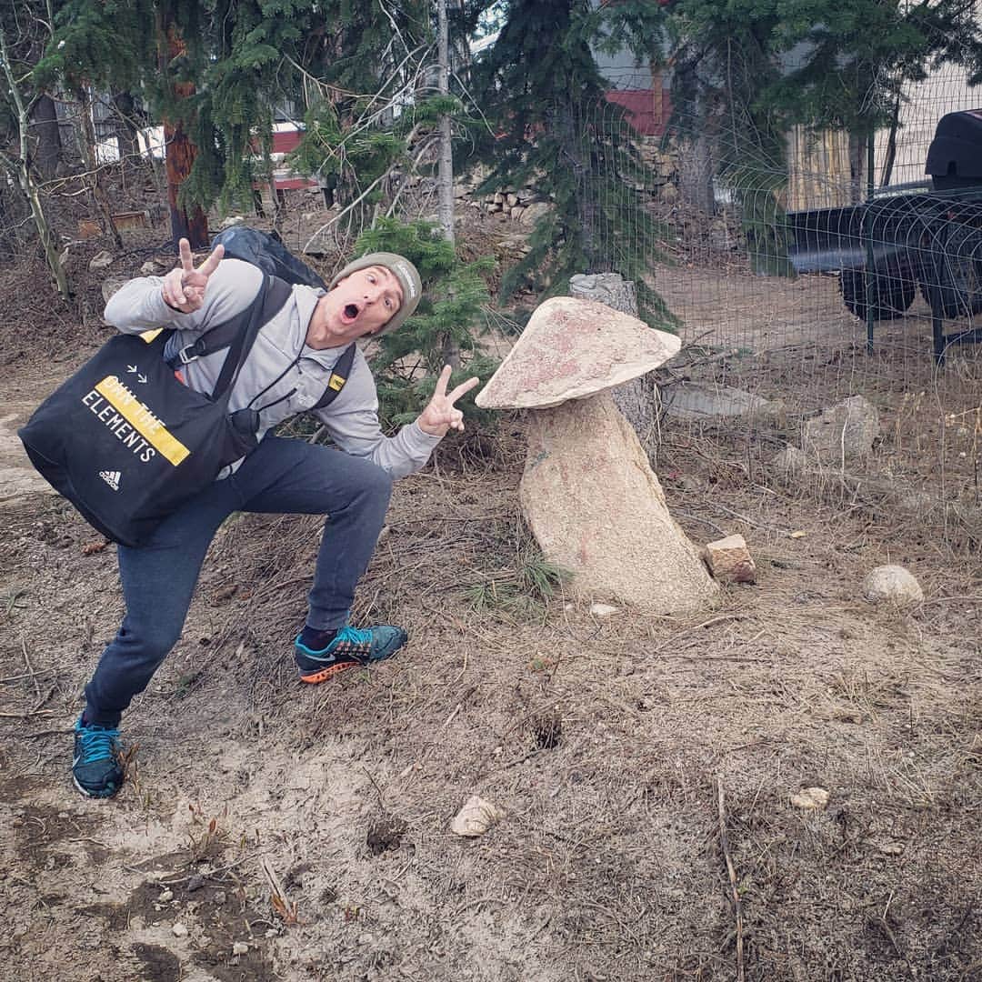 ダニエル・ウッズのインスタグラム：「Twisted reality with @tchadx. Own the elements hahaha... gotta get that boom boom boom 🍄」