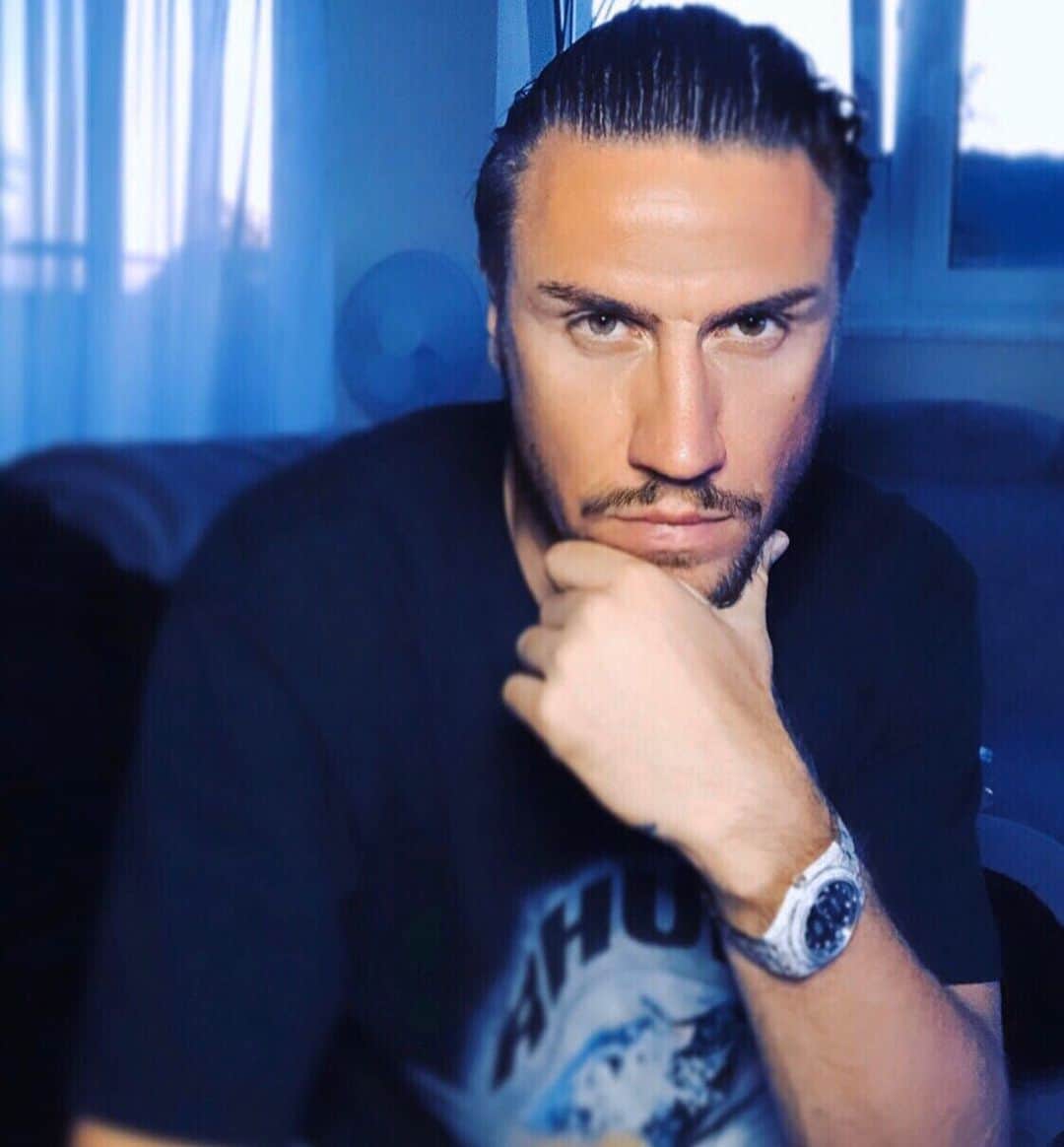 エルミン・ビチャクチッチのインスタグラム：「"The eyes, Chico. They never lie." #tonymontana #weekendvibes #ifyouknowyouknow #godisgreat #thatway」