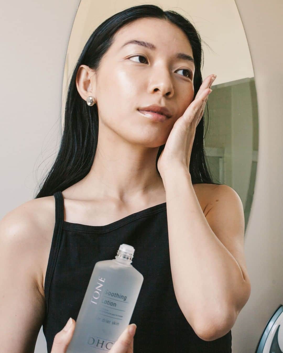 DHC Skincareさんのインスタグラム写真 - (DHC SkincareInstagram)「Can finding your skincare regimen feel a bit like dating? Yes, says #DHCTomodachi @honeynsilk: "I went through a few bad apples in my younger years, but I learned from every trial and error and I learned to be better to myself and to embrace my skin as it is. From there, I was able to find the skincare that treated me right and made my skin glow!" ✨⁣ ⁣ Visit our blog to learn her secret to clear, smooth, glowing skin that defies her age... and her busy schedule 👆⁣ ⁣ #DHCisJBeauty #asianskincare #jbeauty」6月15日 2時48分 - dhcskincare