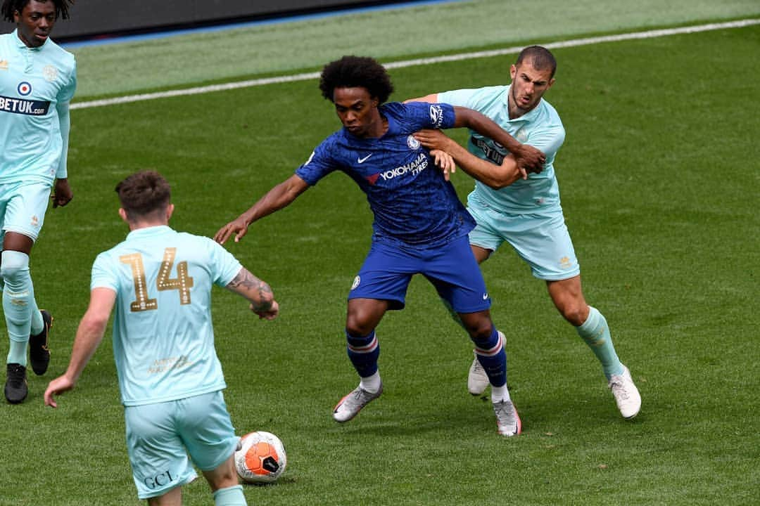 ウィリアンさんのインスタグラム写真 - (ウィリアンInstagram)「It was great to be back at the Bridge today! 💪 #friendly #CFC #comeonchelsea #W10 #stamfordbridge」6月15日 2時48分 - willianborges88