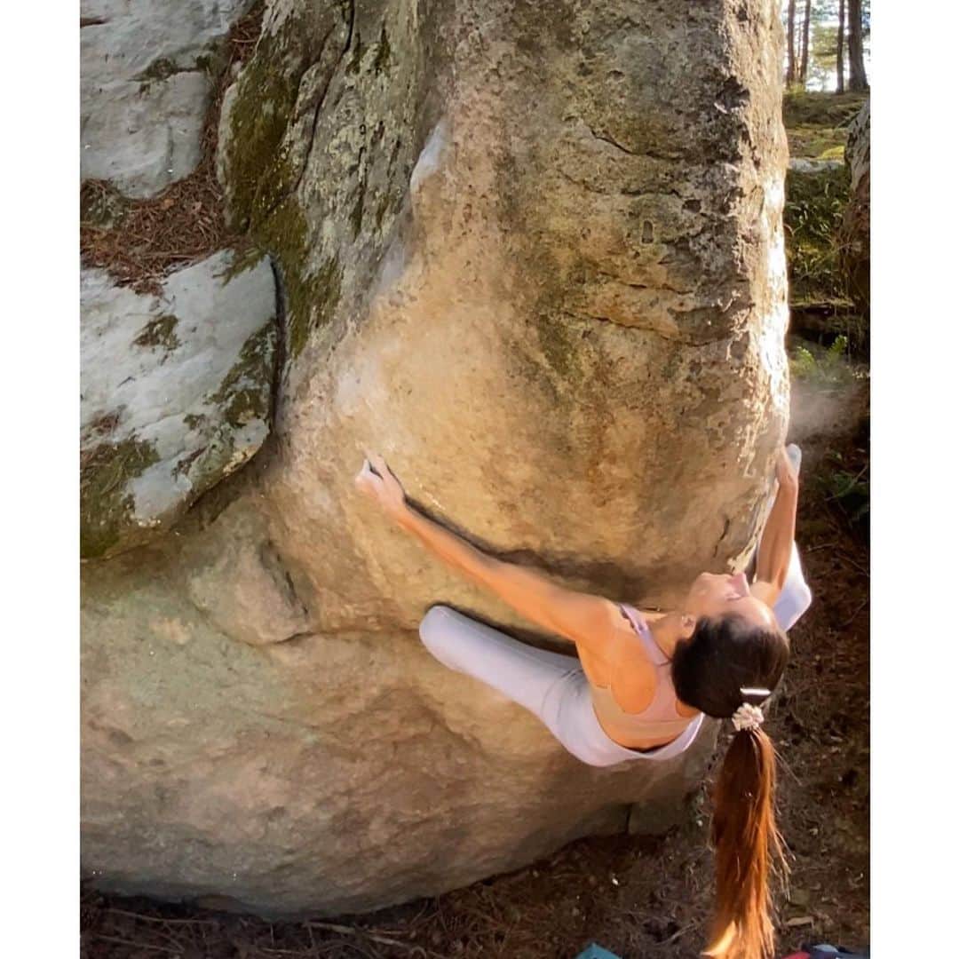 キャロライン・シノさんのインスタグラム写真 - (キャロライン・シノInstagram)「🦋🌊 @arkose.climbing @snap.climbing @crimpoilofficial @girlsinbleau #bethbyarkose」6月15日 2時53分 - carosinno