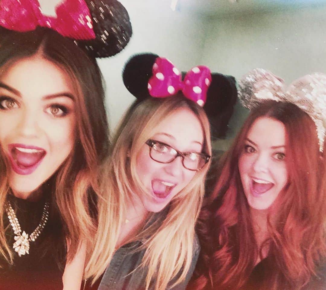 Kristin Essさんのインスタグラム写真 - (Kristin EssInstagram)「Happy Birthday @lucyhale. Oh, the things we’ve seen, and the fun we’ve had, and the looks we’ve created... and the lungs we’ve coughed up from laughing. 🥴 I feel so lucky to have been there to watch you grow over the last decade. You constantly amaze me and ilysm my kween. 💕👸🏻」6月15日 3時11分 - kristin_ess