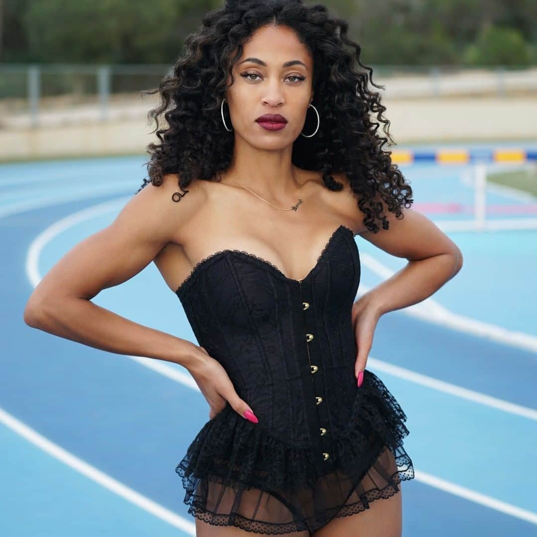 Agent Provocateurさんのインスタグラム写真 - (Agent ProvocateurInstagram)「We remix traditional lingerie forms with cutting-edge design vision. Add a new dimension to your indoor and outdoor ensembles with corsets like Gracelyn, creating a knockout silhouette in an instant. #AgentProvocateur #WePlayToWin」6月15日 4時05分 - agentprovocateur