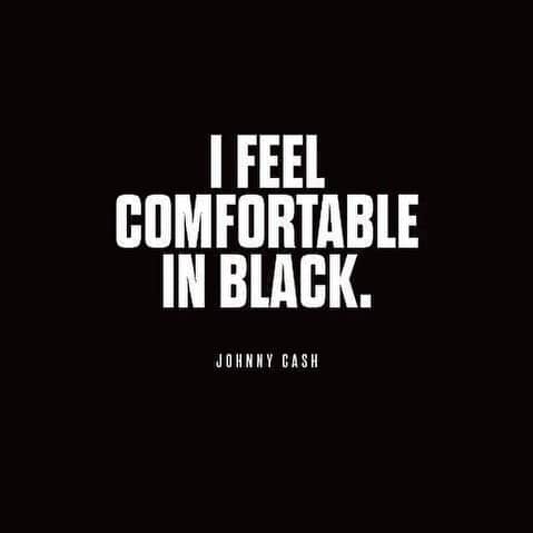 エリアカン・マンガラのインスタグラム：「I feel comfortable In black. ⚫️ #SundayMood #MoodOfTheDay」