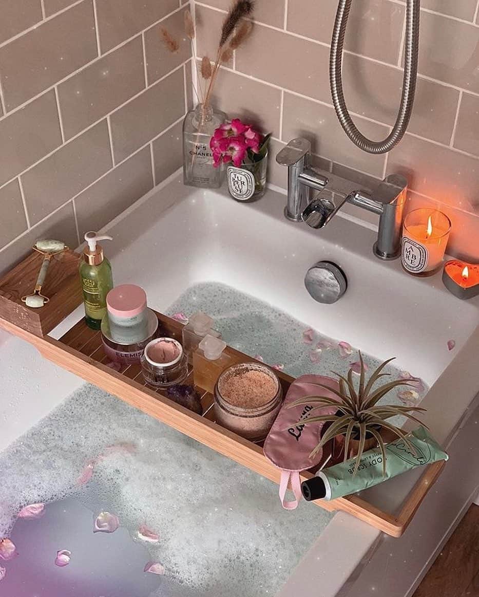 のインスタグラム：「⁣How every Sunday should end 🛁⠀ ⠀ Bath time bliss via @lauraloumakeup」