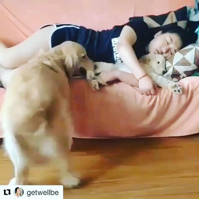 ジェニファー・エスポジートのインスタグラム：「There is so much going on in our world. I cry daily and then feel hopeful about the fact that so many seem to have woken up. We can not go back to sleep. However, we MUST regroup, rest and add some much needed goodness. Take a moment- if  you are protesting, recovering from Covid or simply just trying to digest all that’s gone on -」