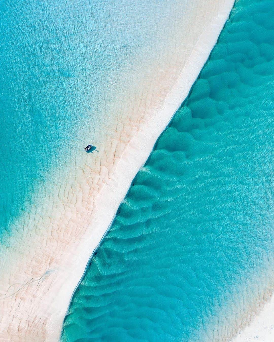 Australiaさんのインスタグラム写真 - (AustraliaInstagram)「Now these are our kind of Monday Blues 💙 @davewilcockphotography captured some of #MotherNature’s finest work at the @visitnoosa Spit on @queensland’s @visitsunshinecoast. Located a 90-minute drive north of @visitbrisbane this sunny seaside town is known for its stunning #beaches, lakes, national parks and the lush hinterland. If you’re keen to get out on the water, #VisitNoosa is a great spot to take a boat out, go for a kayak up the peaceful #NoosaRiver or enjoy a surf or swim at #NoosaMainBeach - there’s something for everyone when travel permits! #seeaustralia #visitnoosa #visitsunshinecoast #thisisqueensland」6月15日 5時00分 - australia