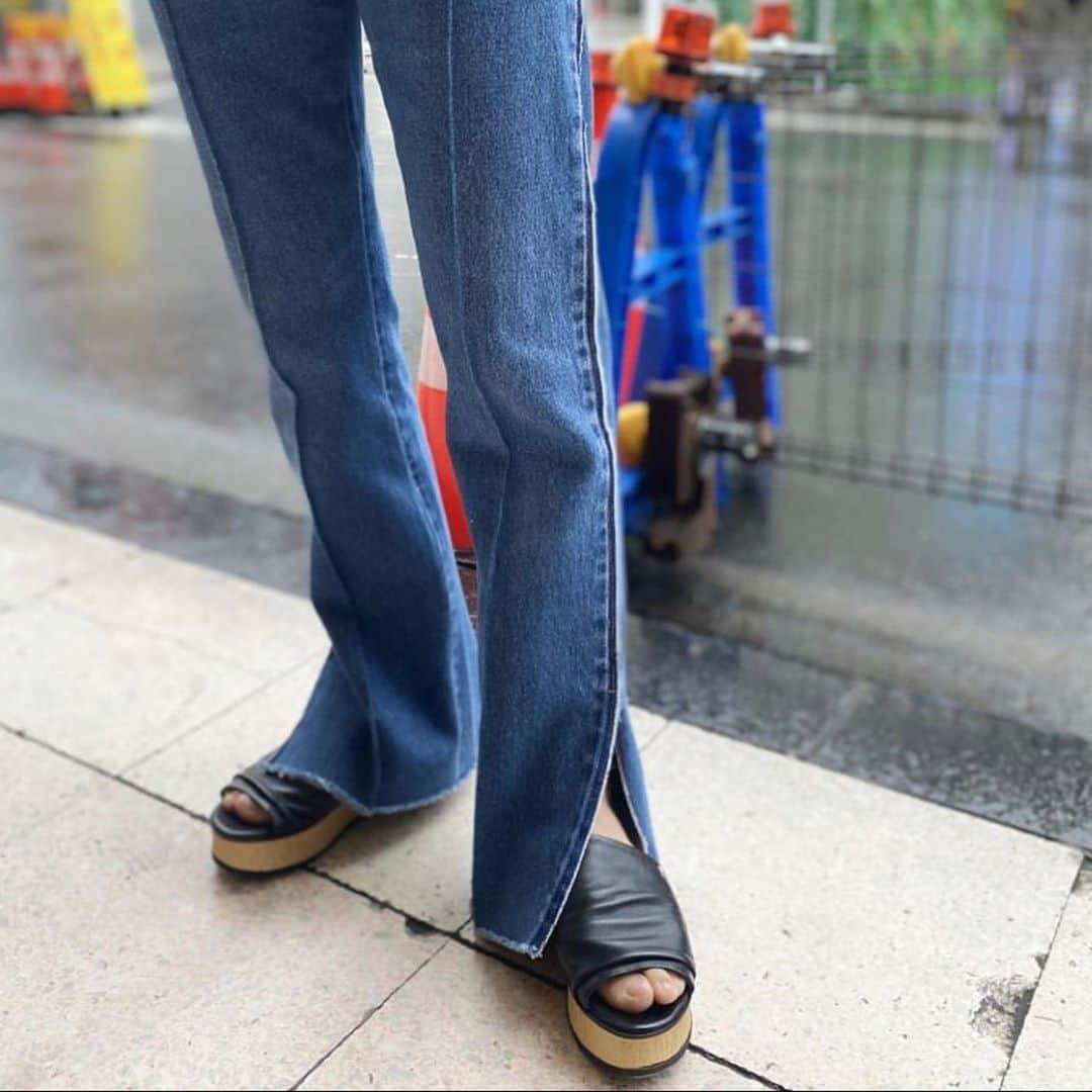 のインスタグラム：「Super soft nappa on wedge | Recommended @destination_tokyo #ss20 #collectionpriveeaccessories • • • • • #newcollection #fashionista #tokyo #destinationtokyo #bestboutique #womenswear #womensshoes #shoes #sandals #wedge #softnappa #madeinitaly #hpfrance #summerstyle #tokyoarea」