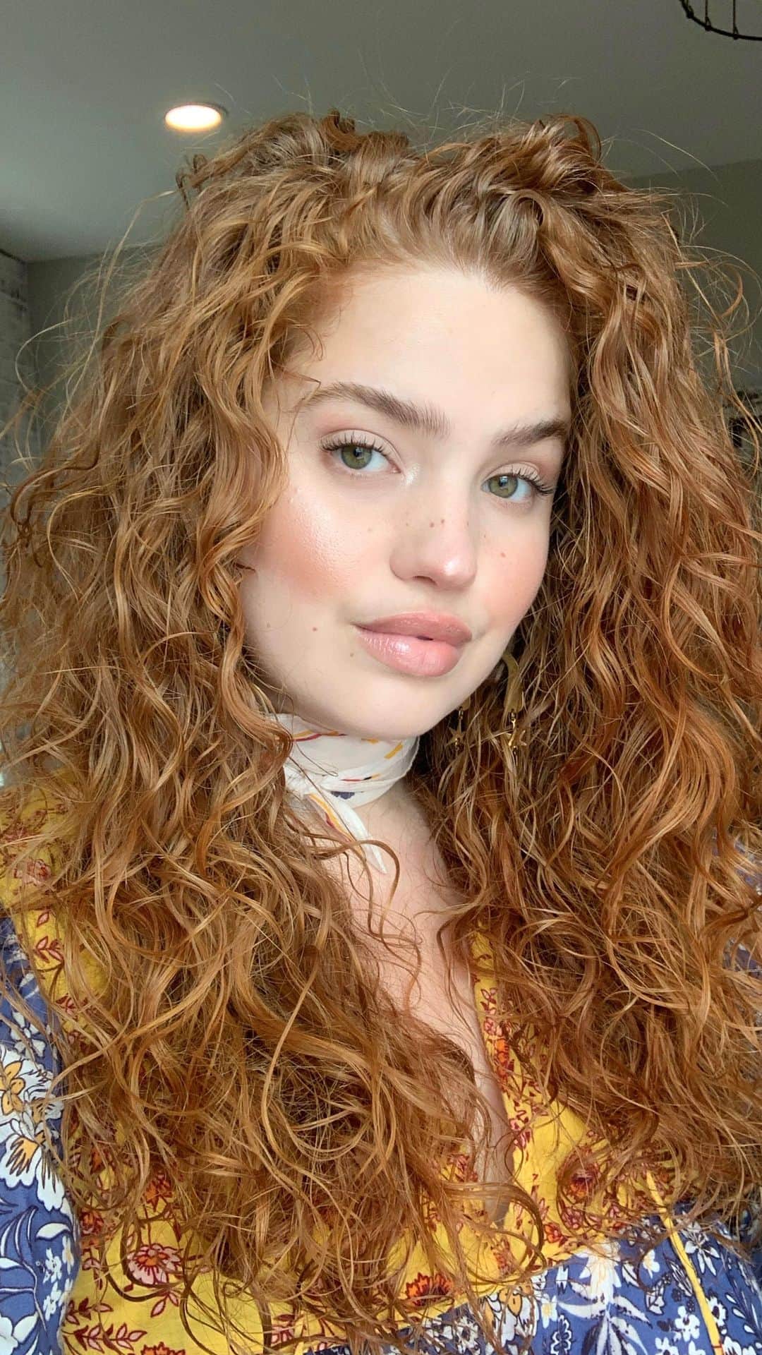 ブリー・キッシュのインスタグラム：「taking you from completely wet hair to diffused curls with my favorite @igkhair products! ✨ #ad (p.s. if this IGTV doesn’t currently serve you and you’re looking for BLM content, i have a BLM highlight that lives on my page with endless resources and information that hopefully can help 🧡)」