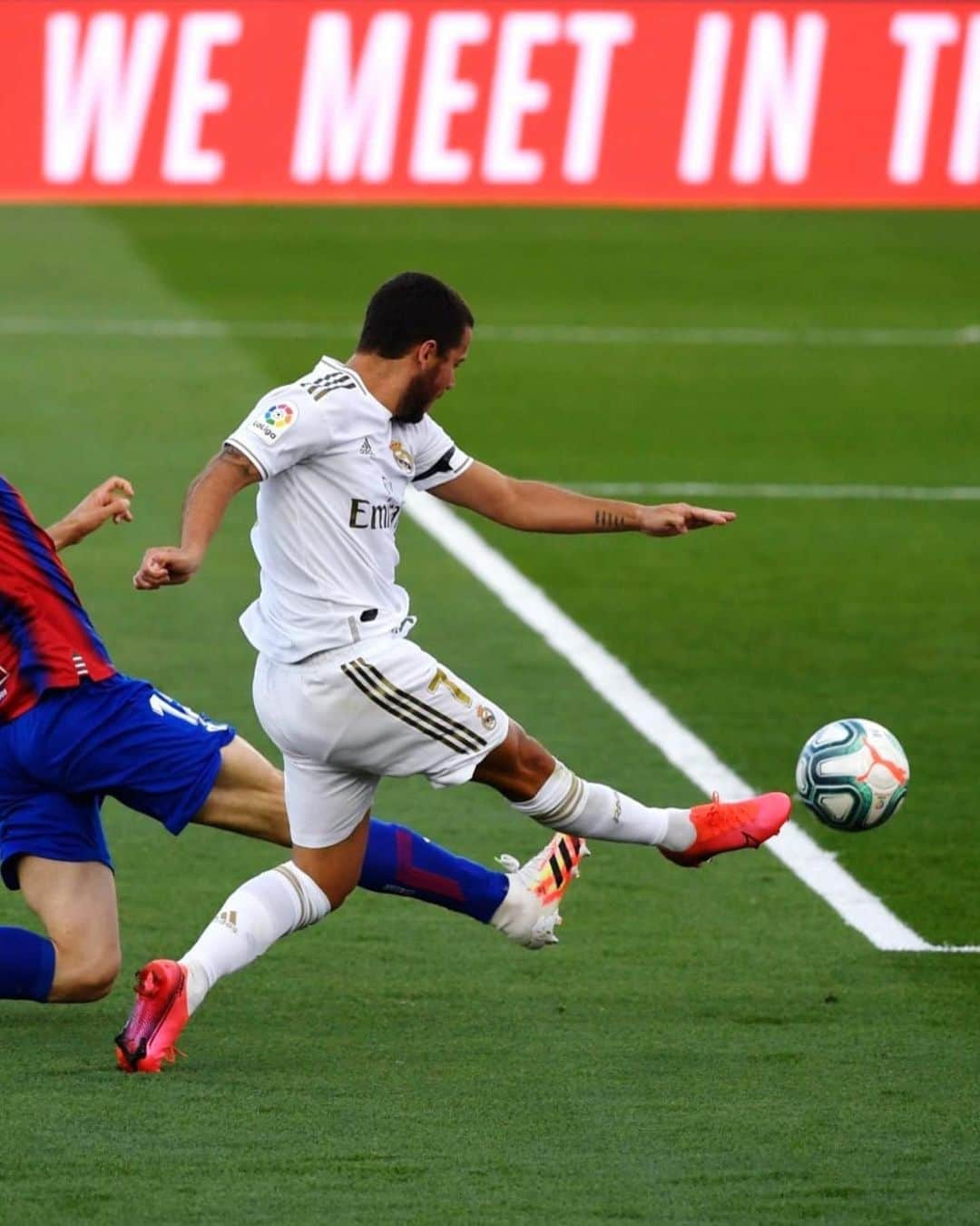 エデン・アザールさんのインスタグラム写真 - (エデン・アザールInstagram)「It feels good to be back in white @realmadrid #halamadrid」6月15日 5時31分 - hazardeden_10