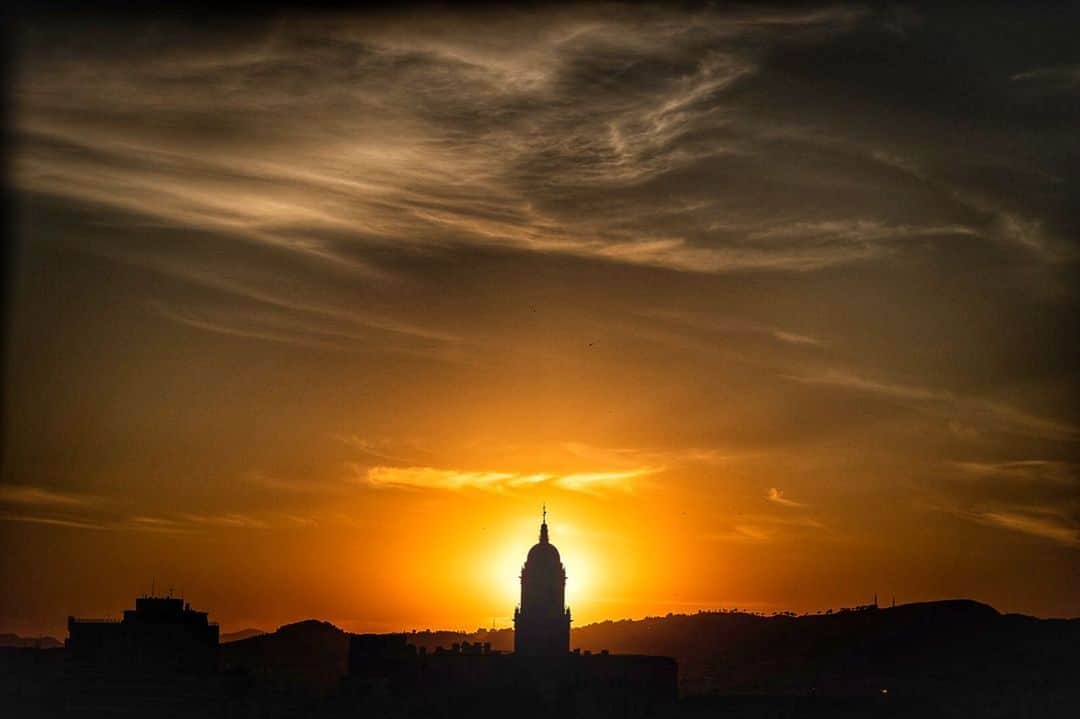 アントニオ・バンデラスさんのインスタグラム写真 - (アントニオ・バンデラスInstagram)「Buenas noches... _____ #goodnight #Málaga #sunset 📷 @santanadeyepes」6月15日 6時21分 - antoniobanderas