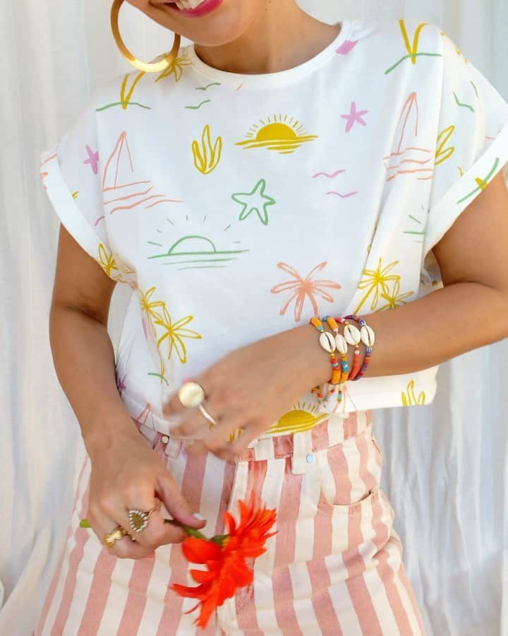 Collage Vintageのインスタグラム：「Chicas poned la alarma!! Mañana a las 9h tendréis más pulseras solidarias en mi tienda online 🥳🥳 Habrá personalizas, con conchitas y alguna que otra más! 🥰 Link a la tienda en mi bio.  Girls set up your alarms! Tomorrow at 9 am (Spain time) will be more charity bracelets available on my online store! Link in my bio 🥳🥰」