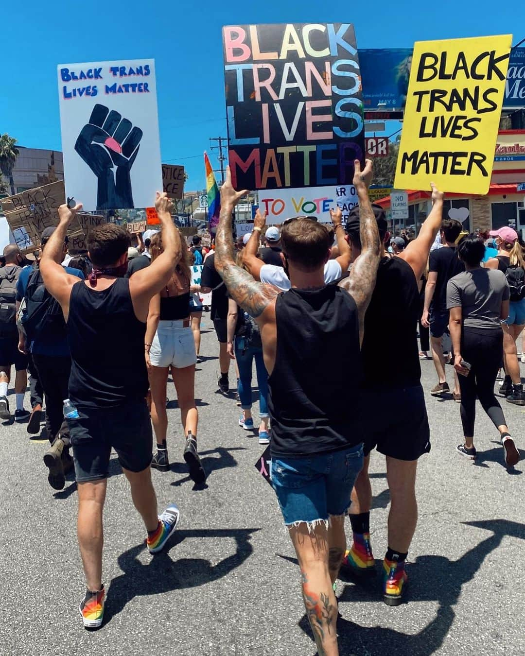 トラビス・ウォールさんのインスタグラム写真 - (トラビス・ウォールInstagram)「Today was beautiful! I will tell my kids about this day! #blacklivesmatter #blacktranslivesmatter #allblacklivesmatter」6月15日 6時46分 - traviswall