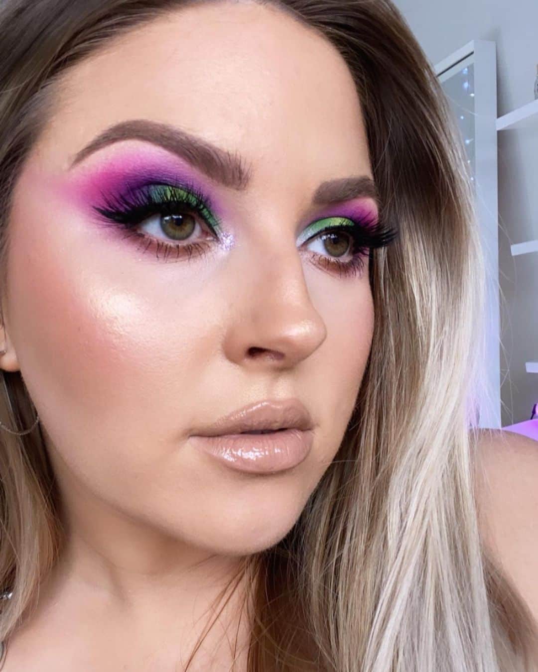 Shannonのインスタグラム：「I didn’t take any cute photos of myself with this makeup on, so Instagram story filtered pictures are all we have to work with lol 🧐💕 don’t miss my new video, a #makeupchallenge - INSTAGRAM LIVE chooses my makeup and color combinations 🤩 I had so much fun doing this with you guys 💜🙏🏼 https://youtu.be/2j4alOR2NUY」