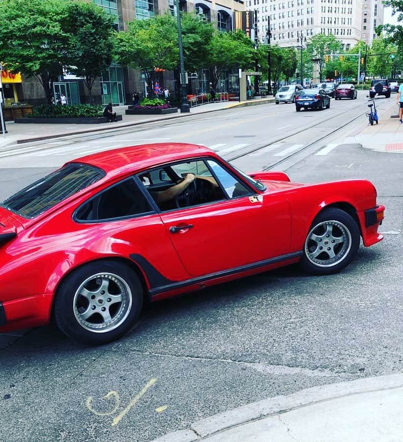 ミハル・チェシカのインスタグラム：「First class 🏁🏎🚘🇩🇪 * * * * @porsche」