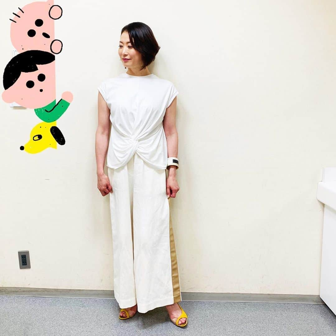 田中雅美さんのインスタグラム写真 - (田中雅美Instagram)「昨日。 フジテレビ「ジャンクSPORTS」をご覧になってくださった方々、ありがとうございましたm(_ _)m ・ ・ 収録当日に着用した衣装はこちらでした。 ・ ・ スタイリストさん、アパレルメーカーの皆さん、いつもありがとうございます！！ ・ ・  トップス @cocora_cocoro  パンツ @arnevarnev  アクセサリー @abiste_official  シューズ @dianashoespress  #cocora #arnev #フジテレビ #ジャンクSPORTS #浜田さんはやっぱりすごい #楽しい収録でした #スポーツが日常に #戻れる日はいつだろう #スタイリストさんありがとう」6月15日 7時41分 - tanakamasami_official